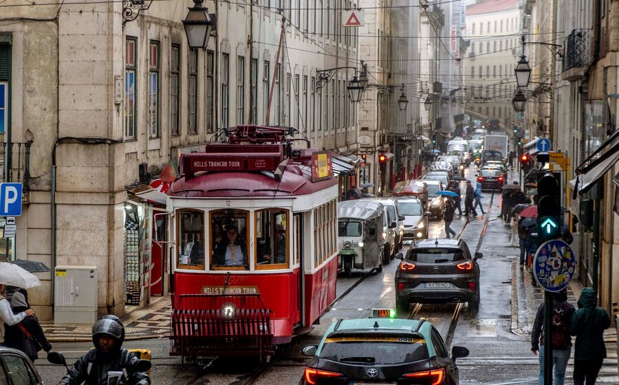 consumo pessoas multidão lisboa