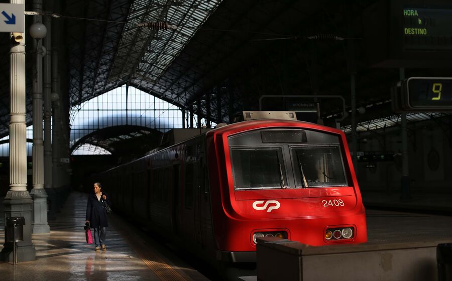 transportes comboios ferrovia