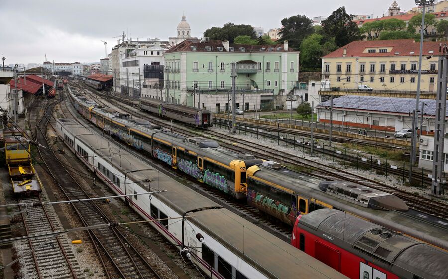 transportes comboios ferrovia