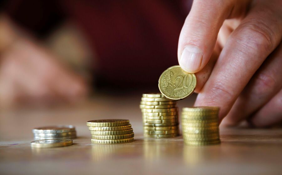 dinheiro euros notas moedas