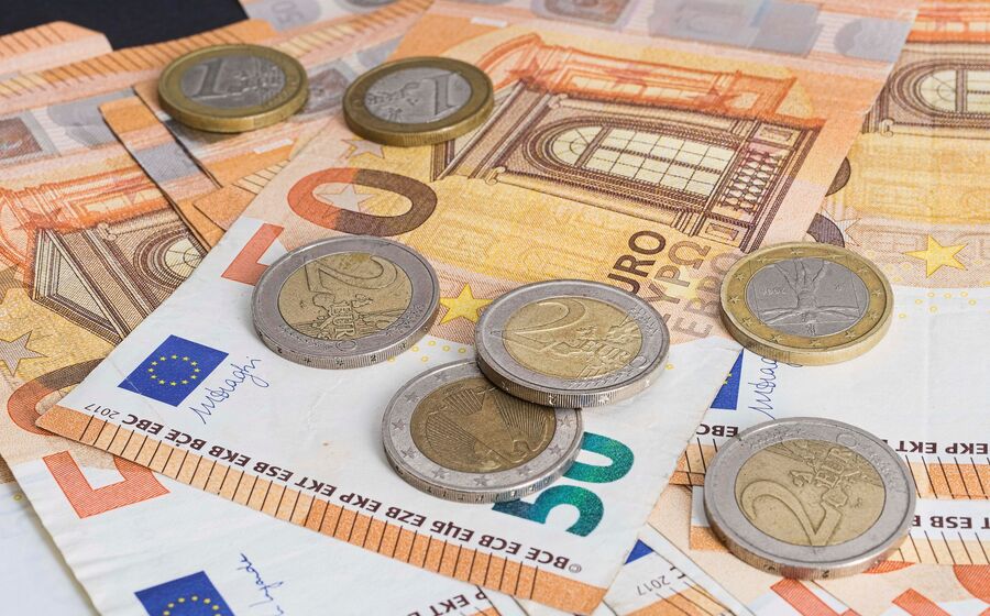 dinheiro euros notas moedas