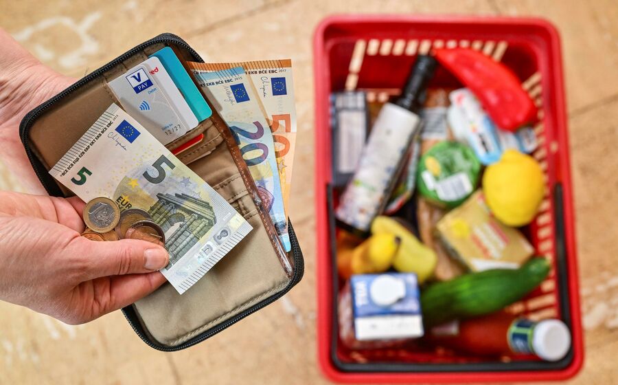 dinheiro euros notas moedas inflação