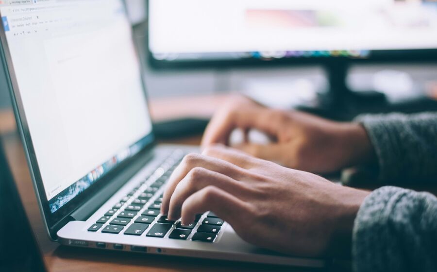 trabalho escritorio computador
