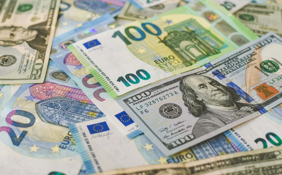 A moeda única europeia ganha mais de 13% face ao dólar.