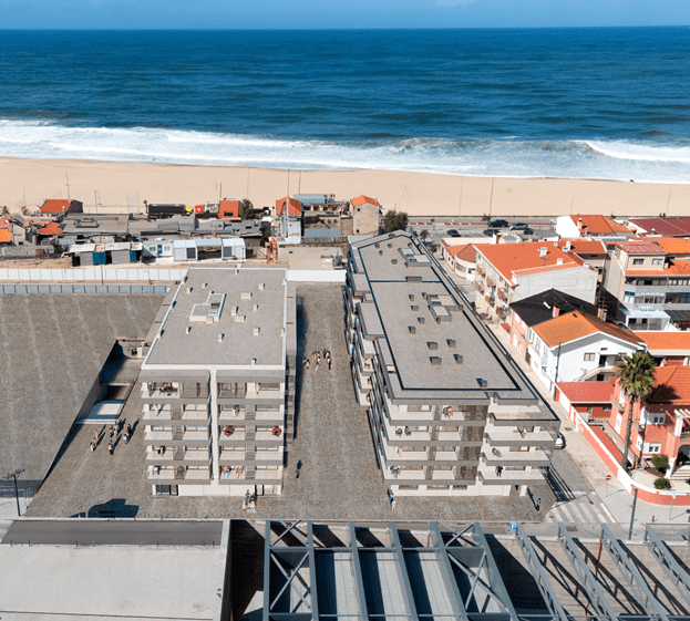 Os primeiros dois dos cinco edifícios do Espinho Beach Residences estão já em construção e deverão ficar concluídos até ao final do próximo ano.