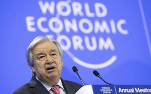 'Estão do lado errado da história'. Guterres acusa bancos de abandonarem luta climática 