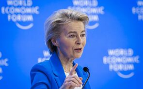 Ursula Von der Leyen a discursar no Fórum Económico Mundial