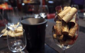 Vinho, rolhas, cortiça