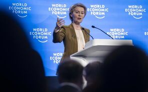 Von der Leyen 'sobrevive' a moção de censura no Parlamento Europeu