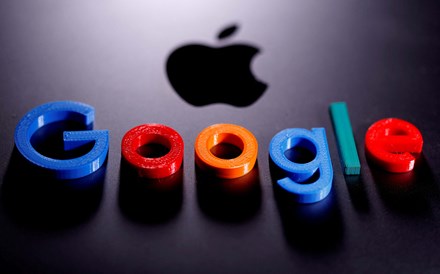 Autoridade britânica da concorrência abre investigação à Apple e à Google