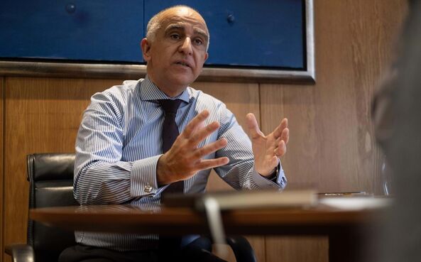 A CMVM, liderada por Luís Laginha de Sousa, está a avaliar o pedido da Impresa.