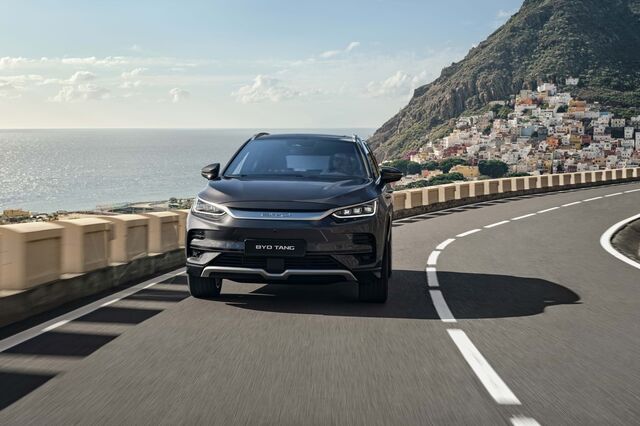 BYD Tang. SUV de luxo com sete lugares