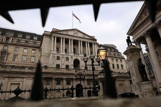 Banco de Inglaterra volta a cortar juros, mas deixa avisos de inflação em alta