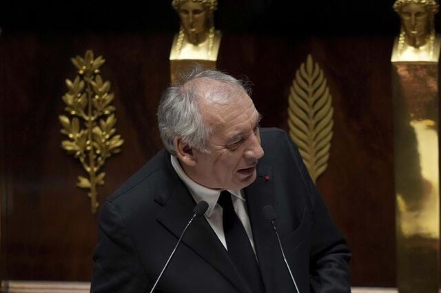 Primeiro-ministro francês quer travar dívida e renegociar idade da reforma