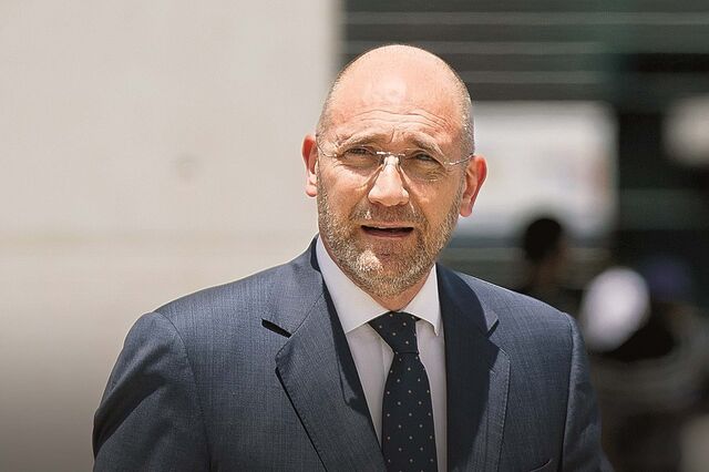 Greve adia inquirição de Pedro Passos Coelho no caso BES