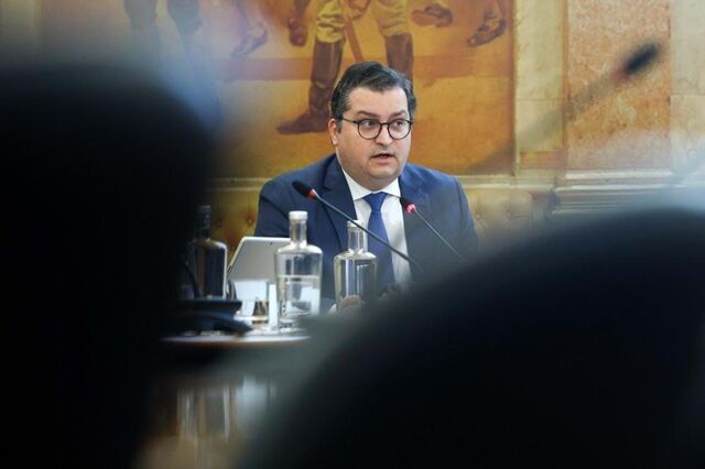 Sarmento, Centeno e Carlos Costa vão ao Parlamento explicar fim do mecanismo do Novo Banco