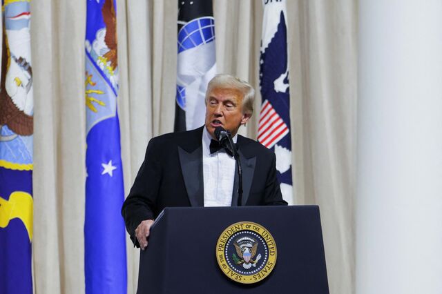 Trump assina ordem executiva para retirar Estados Unidos da OMS