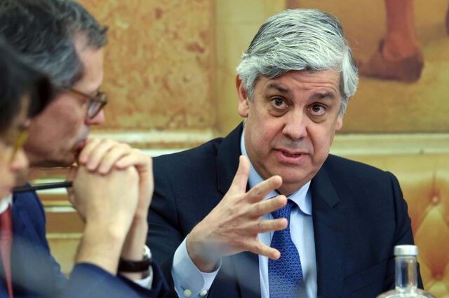 Salário superior ao de Montenegro? 'Eu é mais bolos', responde Centeno