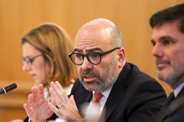 Miguel Pinto Luz admite só vender 49% da TAP