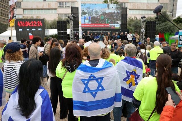 Agam Berger: a refém israelita que fazia tranças às companheiras sai hoje de Gaza