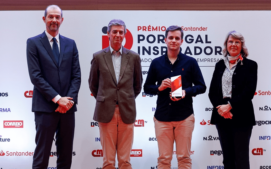 José Pedro Salema, Joaquim Pedro Torres,     Tomás Lancastre, e Gabriela Cruz na cerimónia de entrega do Prémio Portugal Inspirador em      dezembro de 2024