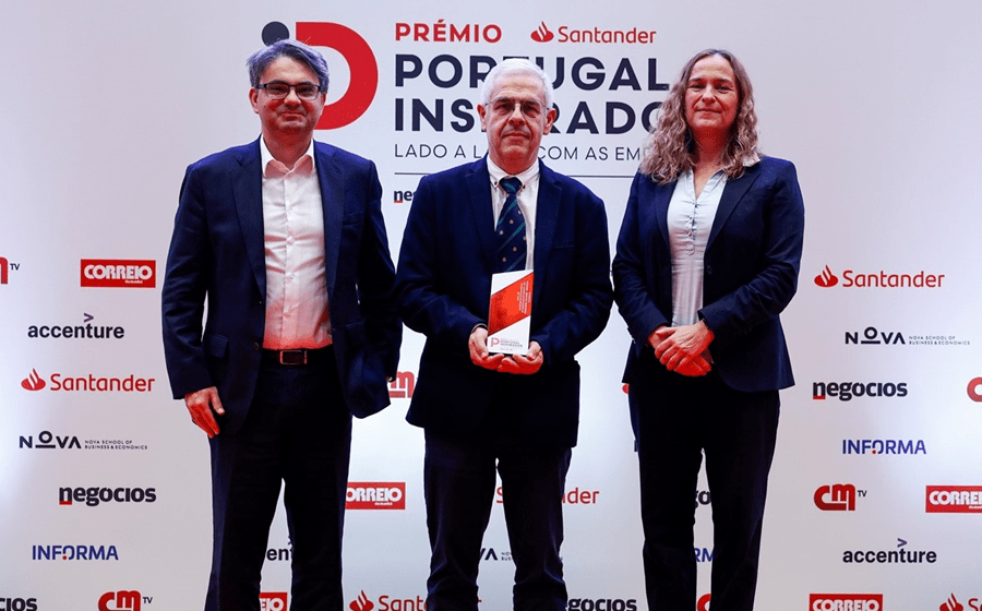 Mário Belchior, Amílcar Lourenço e Ana Dias, na cerimónia de entrega do Prémio Portugal Inspirador em dezembro de 2024