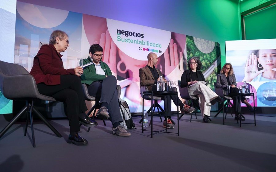 Ciclo de conferencias Negocios Sustentabilidade - Conferencia Social, que decorreu no auditorio Carvalho Guerra, da Catolica Porto Business School. Debate - O futuro da educação em tempos de transições Afonso Mendonça Reis, Empreendedor social de educação e presidente do júri, Global Teacher Prize Portugal André Rosendo, Fundador, Open Learning School Mónica Vieira, Coordenadora-geral, Teresa e Alexandre Soares dos Santos – Iniciativa Educação Sofia Salgado, Professora, Católica Porto Business School Moderadora: Helena Garrido, Jornalista e Curadora da iniciativa Negócios Sustentabilidade