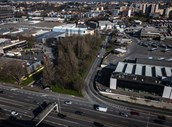 No espaço que era ocupado pela Hôma (primeiro edifício à esquerda, na foto), na zona industrial do Porto, vai abrir um supermercado da cadeia alemã Aldi.