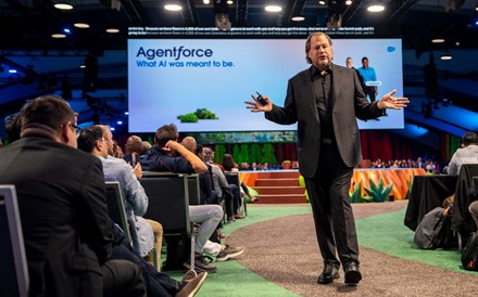 Lucro anual da Salesforce dispara mais de 50%, mas desilude no trimestre e guidance