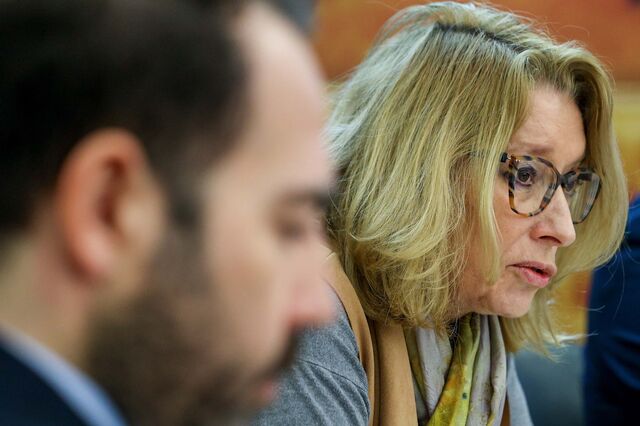 Cargos de dirigentes de topo 'são lugares de confiança', diz ministra