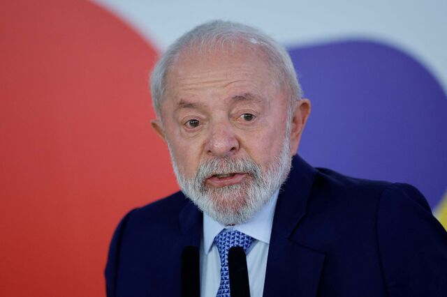 Brasil 'vai reagir comercialmente' às tarifas impostas pelos EUA, diz Lula