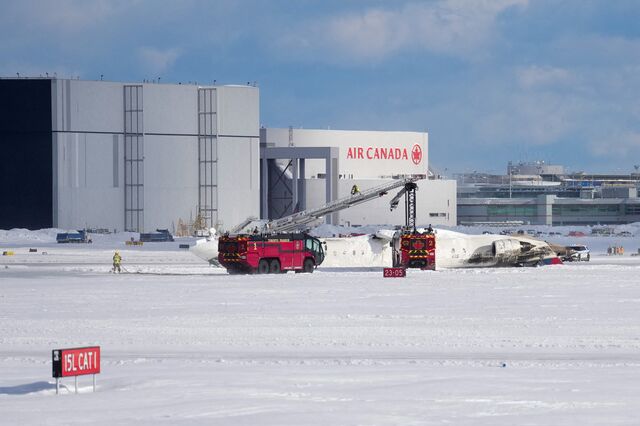 Acidente de avião no aeroporto de Toronto faz pelo menos oito feridos