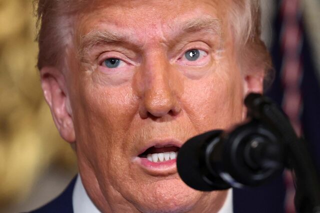 Trump: tarifas nos automóveis deverão 'rondar os 25%'. Para 'chips' e medicamentos serão mais altas