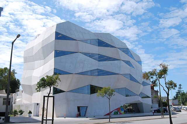 Fundo do BCP que 'desalojou' Vodafone à caça de novo ocupante para edifício icónico no Porto