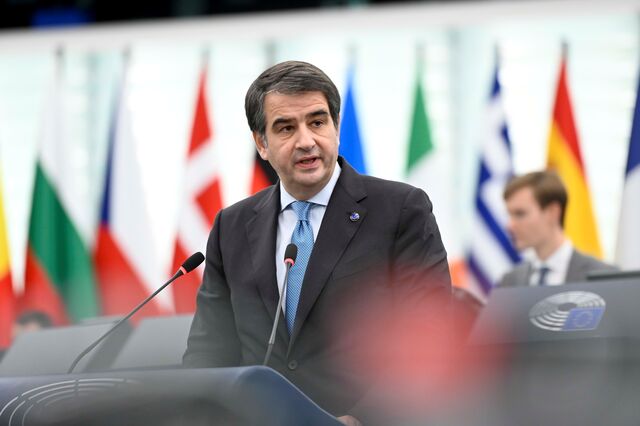 Bruxelas recua e promete ter poder local 'no centro' da nova Política de Coesão