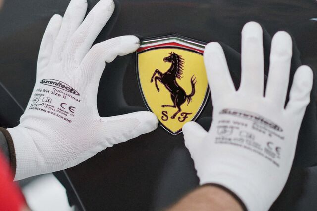 Família Agnelli vende 3,9% da Ferrari por três mil milhões