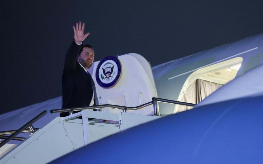  JD Vance regressa a Washington após Conferência de Munique