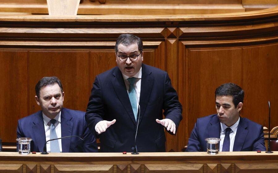 O Governo tem reiterado o compromisso com os excedentes orçamentais. 