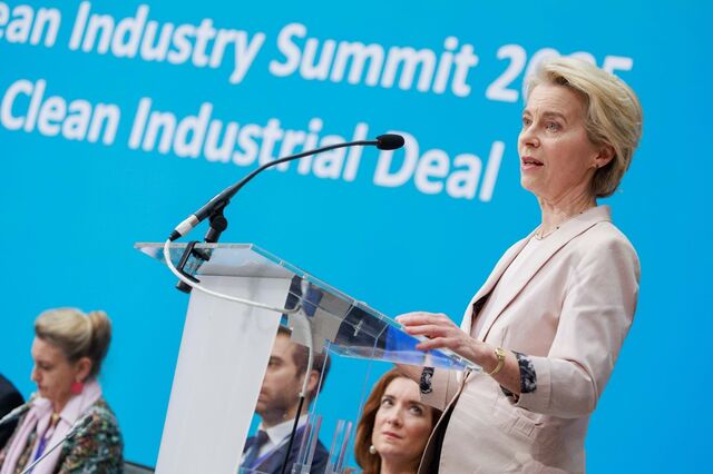 Bruxelas quer 'limpar' indústria europeia para combater concorrência asiática 'feroz'