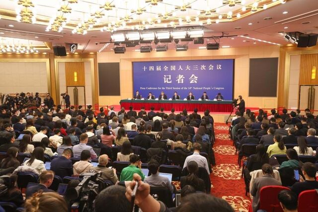Economia chinesa enfrenta incerteza externa e baixa procura interna