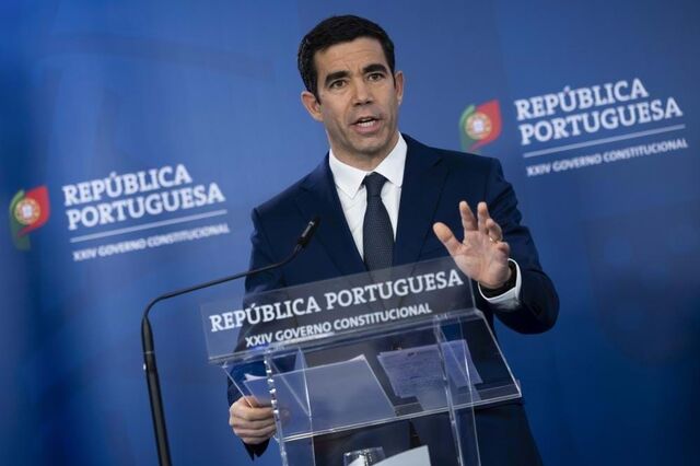 Diplomatas, bombeiros, médicos, AT: Governo aprova alterações a 13 carreiras especiais