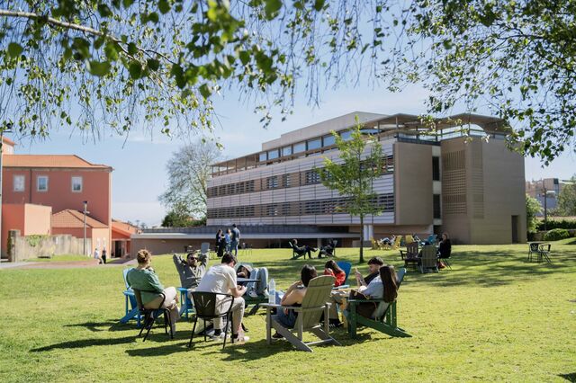 Um raro triplete no ensino de negócios
