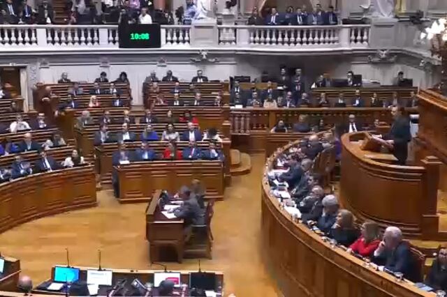 Montenegro disponível para suspender sessão se Pedro Nuno Santos disser o que quer ver respondido