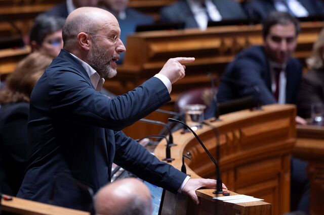 Livre diz que 'verdadeiro pé-de-meia' é herança social de 5.000 euros