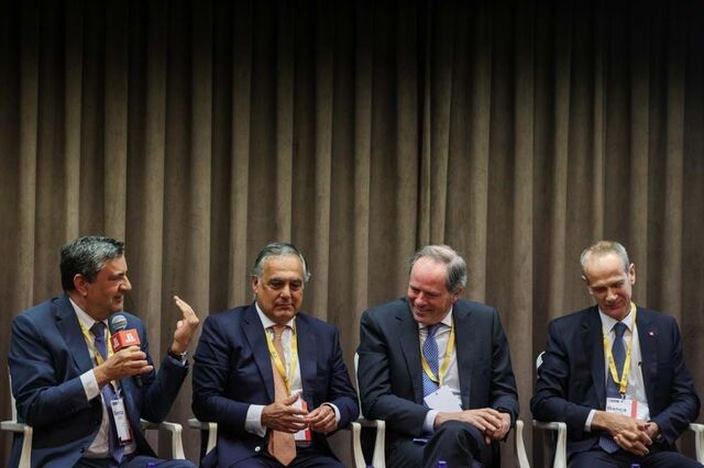 “Degradante”, “desilusão”, “não aceito”. Banqueiros não poupam críticas à crise