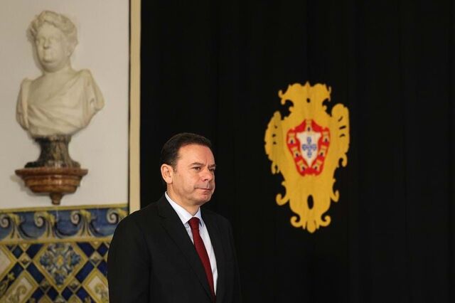Montenegro pede eleições rápidas e afasta “perturbações” na vida do país