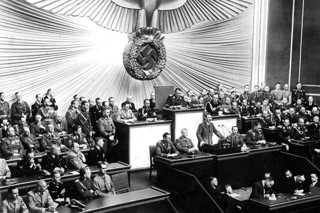 O pacto oculto assinado por Hitler e Estaline 