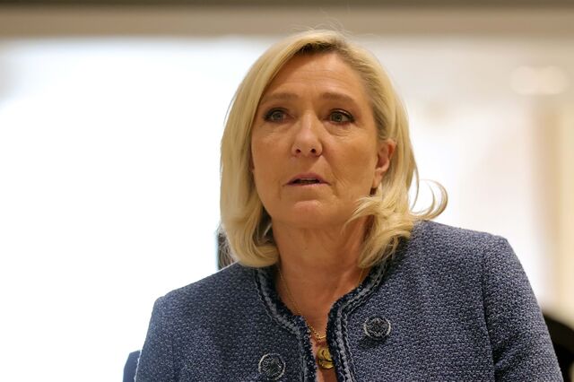 Marine Le Pen considerada culpada de desviar fundos europeus