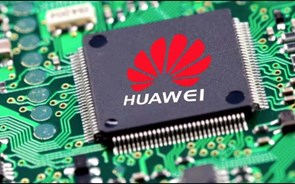 Huawei arranca com entregas de 'chips' a empresas excluídas da lista da Nvidia
