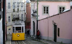 lisboa rua pessoas ine transportes eletrico